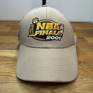 Mitchell & Ness NBA 2001 Finals Lakers 76ers Vintage Hardwood Court Snapback Hat